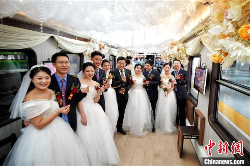 Shaanxi : mise en service d'un premier train thématique destiné aux mariages collectifs