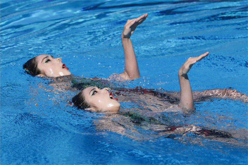 Des sœurs jumelles chinoises décrochent leur troisième médaille d'or en natation artistique aux Mondiaux de Budapest