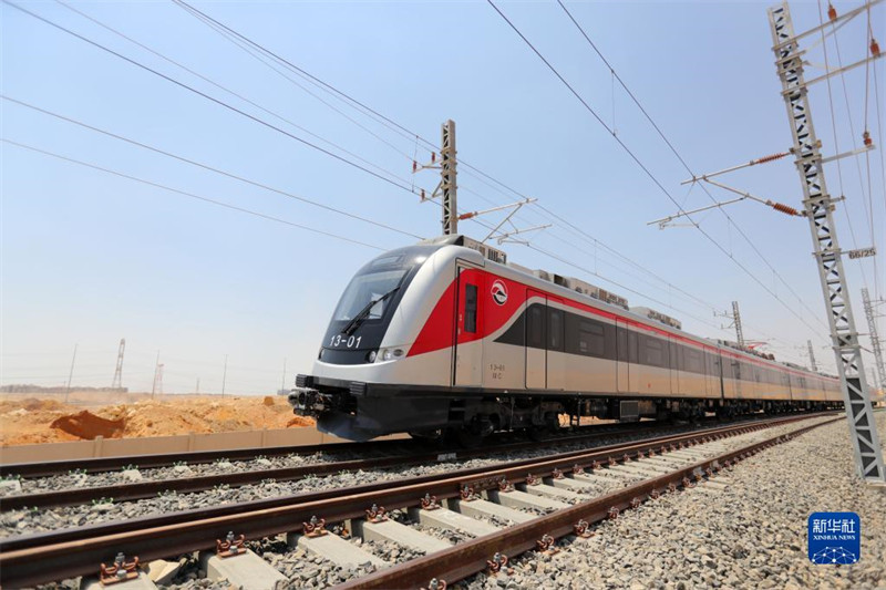 L'essai du premier chemin de fer léger en Égypte construit par des entreprises chinoises
