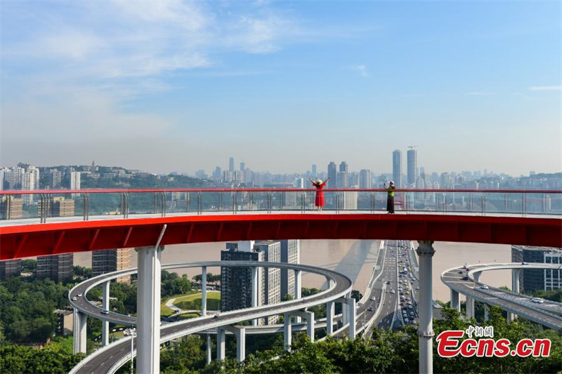 Chongqing : la plate-forme d'observation du sentier Sujiaba ouvre aux visiteurs