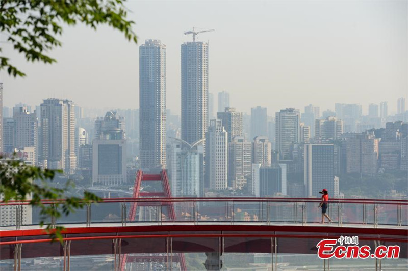 Chongqing : la plate-forme d'observation du sentier Sujiaba ouvre aux visiteurs