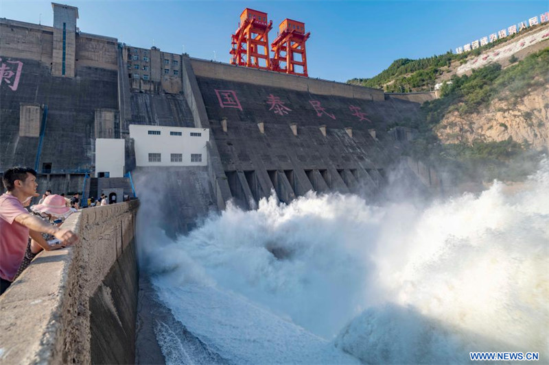 Chine : opération de régulation de l'eau et des sédiments du réservoir de Sanmenxia