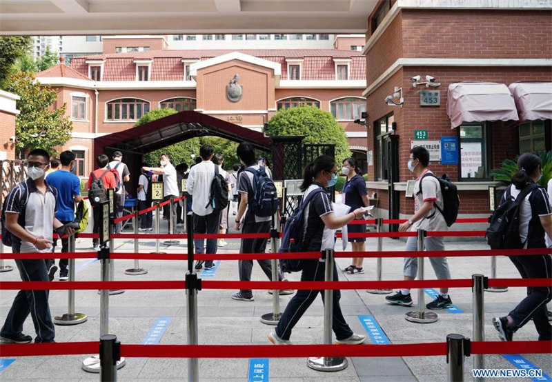 Environ 50 000 candidats se présentent à l'examen différé d'entrée à l'université à Shanghai
