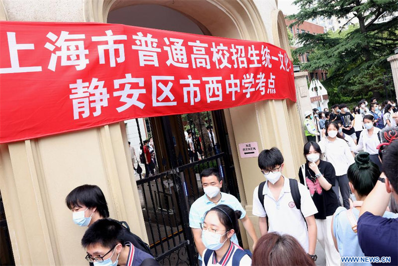 Environ 50 000 candidats se présentent à l'examen différé d'entrée à l'université à Shanghai