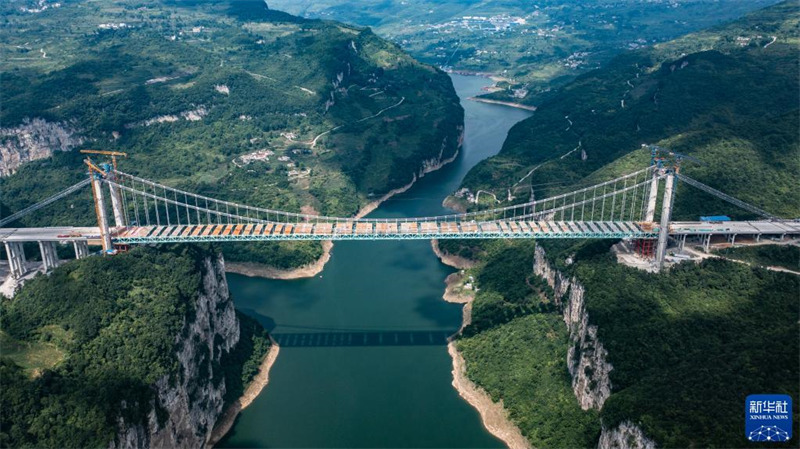 Guizhou : fermeture réussie du pont de Jinfeng sur le fleuve Wujiang