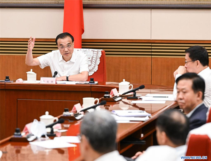 Li Keqiang appelle à consolider la reprise économique et à ramener l'économie sur la bonne voie