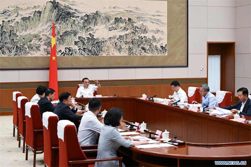 Li Keqiang appelle à consolider la reprise économique et à ramener l'économie sur la bonne voie