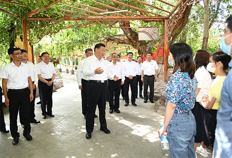 Xi Jinping inspecte la ville de Tourfan au Xinjiang
