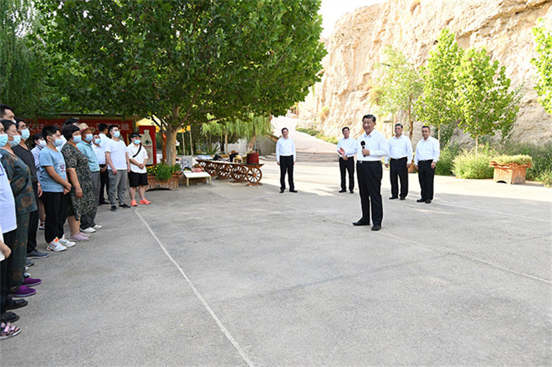 Xi Jinping inspecte la ville de Tourfan au Xinjiang