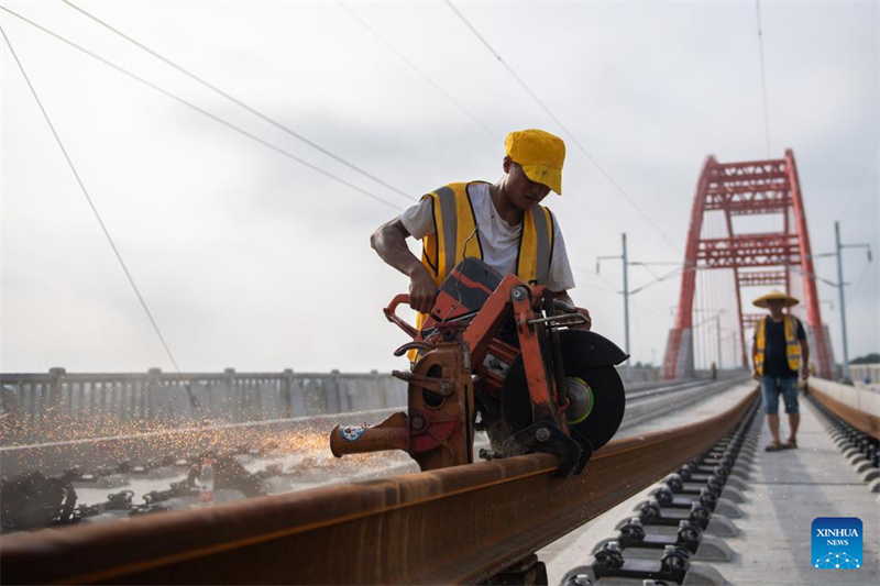 Hunan : le grand pont de Zishui le long de la ligne ferroviaire Changde-Yiyang-Changsha en construction