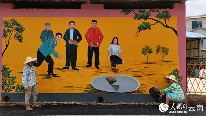 Yunnan : de jeunes artistes chinois créent de magnifiques fresques pour embellir leur ville natale