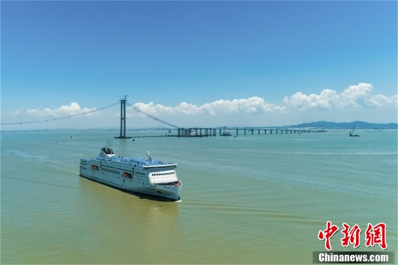 Chine : le plus grand paquebot roulier de luxe au monde achève avec succès son voyage d'essai