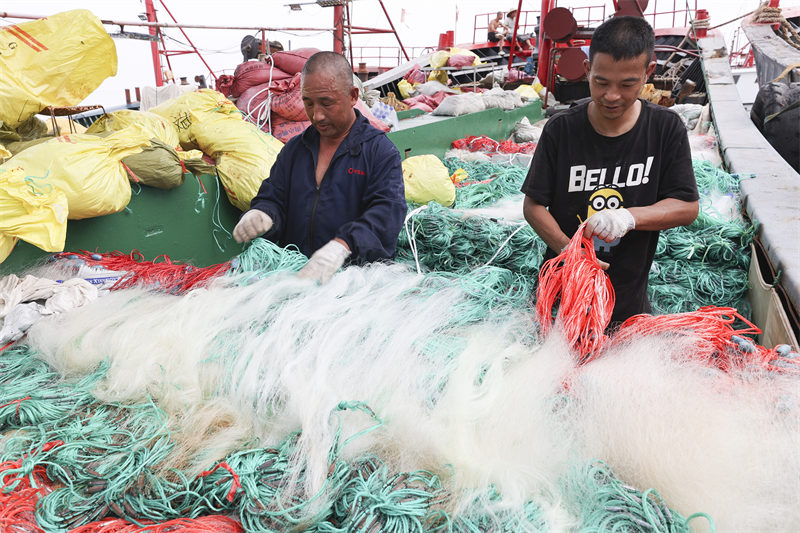 Jiangsu : les pêcheurs se préparent en attendant la réouverture saisonnière de la pêche à Lianyungang