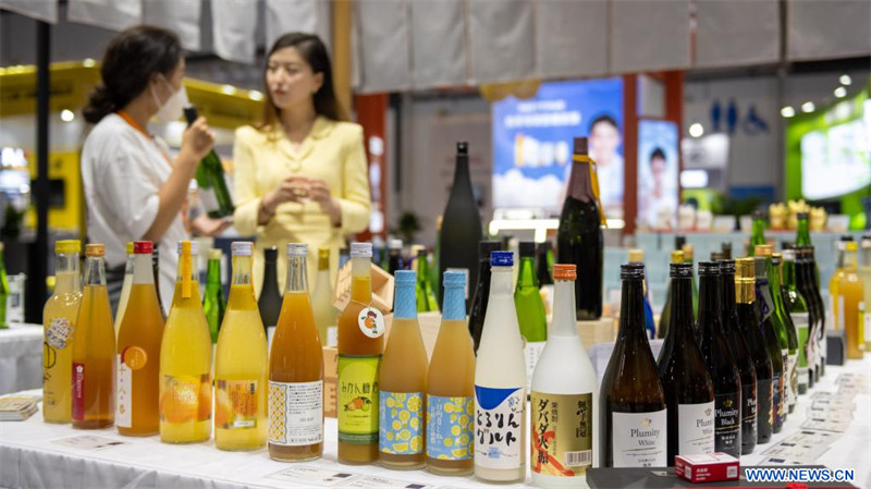 Ouverture à Hainan de la 2e Exposition internationale des produits de consommation de Chine