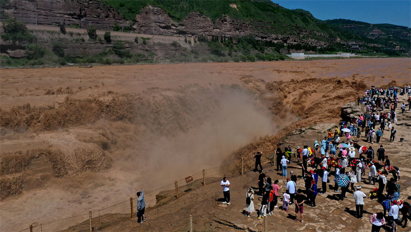 Shanxi : la cascade de Hukou sur le fleuve Jaune entre dans la saison des crues