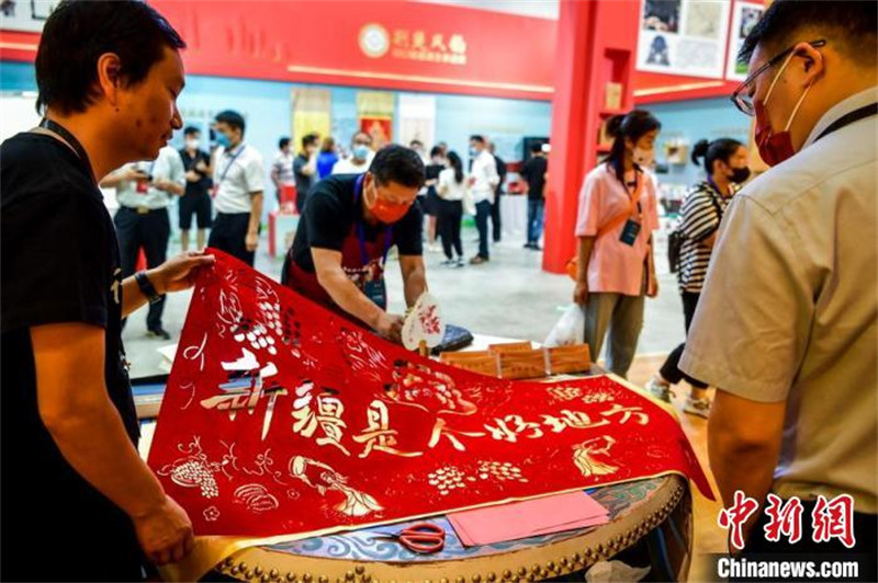 Xinjiang : ouverture de l'exposition du patrimoine culturel immatériel à Urumqi