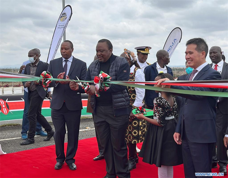 Le président du Kenya salue la construction de routes par la Chine pour stimuler le développement