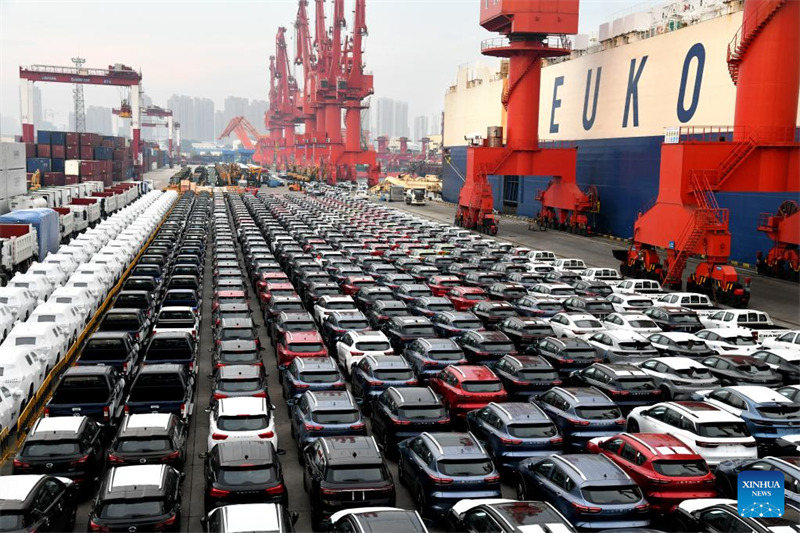 Le volume des exportations de véhicules commerciaux du port de Qingdao a augmenté de plus de 90% d'une année sur l'autre