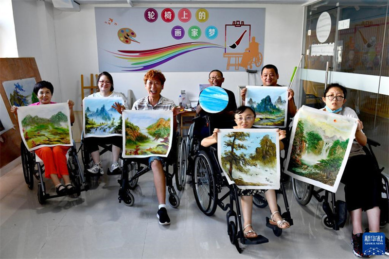 Shandong : un rêve des peintres en fauteuil roulant