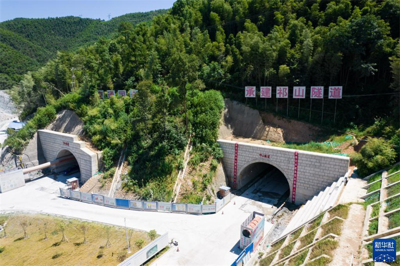 Hunan : achèvement du tunnel de Qishan de l'autoroute Hengyong