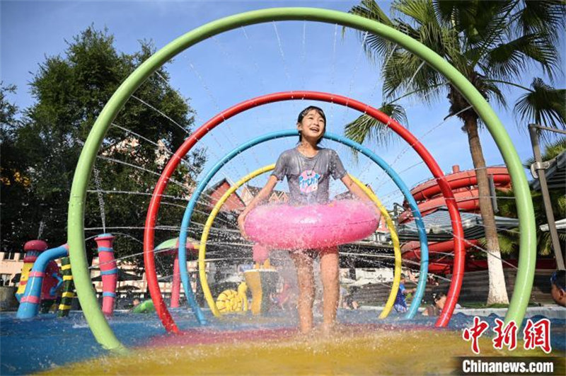 Avec des températures de plus 40 ℃ pendant plusieurs jours, Chongqing a émis une alerte à la canicule