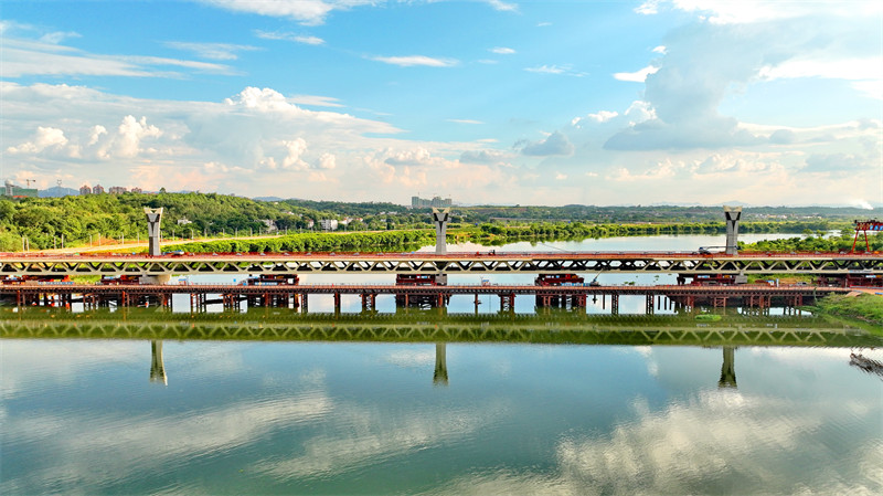 Jiangxi : la construction du pont paysager à deux étages sur le fleuve Zhang à Ganzhou