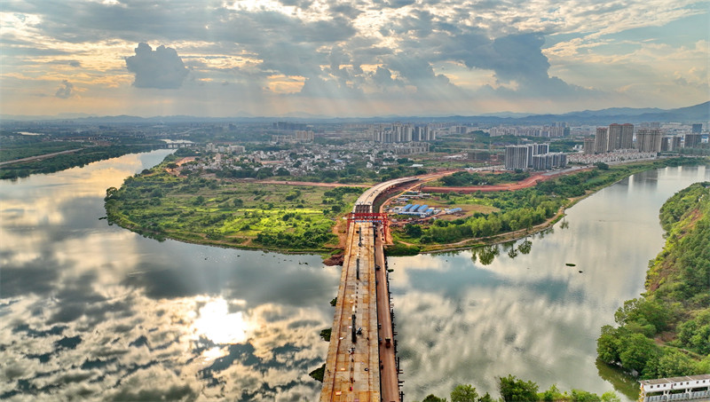 Jiangxi : la construction du pont paysager à deux étages sur le fleuve Zhang à Ganzhou