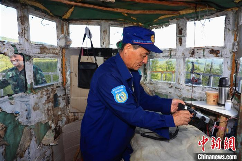 Mongolie intérieure : un couple de guetteurs garde 470 000 mu de forêt