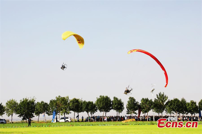 Le Carnaval de l'aviation de Wuhai organise un « Nadam dans le ciel » en Mongolie intérieure