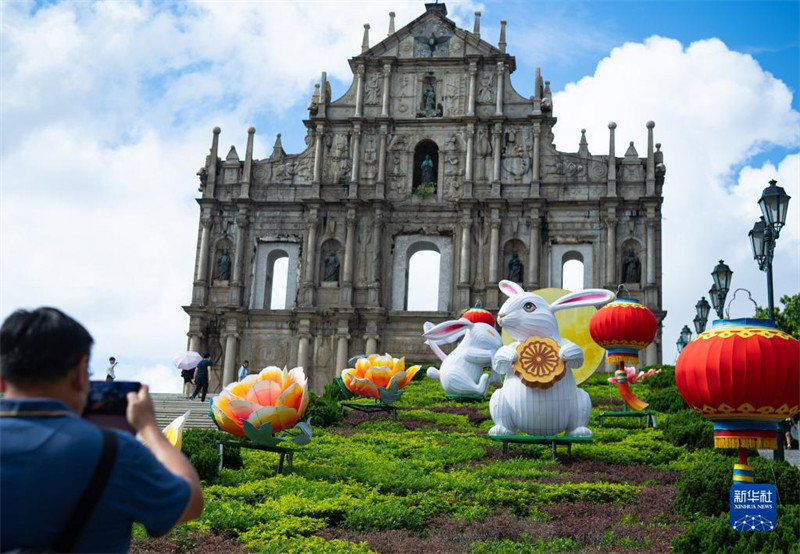 Macao commence l'installation des illuminations pour la prochaine Fête de la mi-automne 