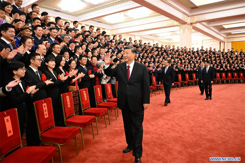 Xi Jinping rencontre des fonctionnaires modèles