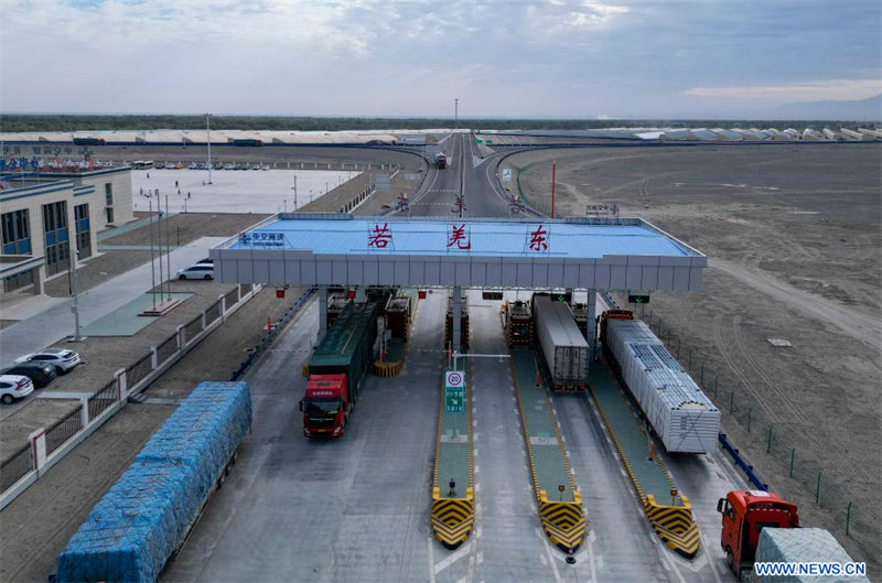Mise en service d'une nouvelle autoroute au Xinjiang pour stimuler son développement économique de haute qualité