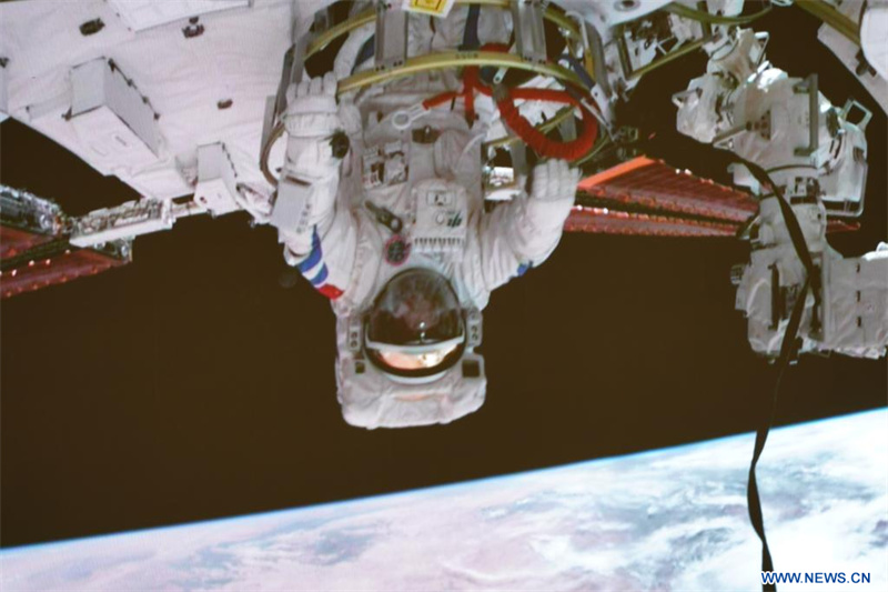 Les astronautes de Shenzhou-14 effectuent des activités extravéhiculaires