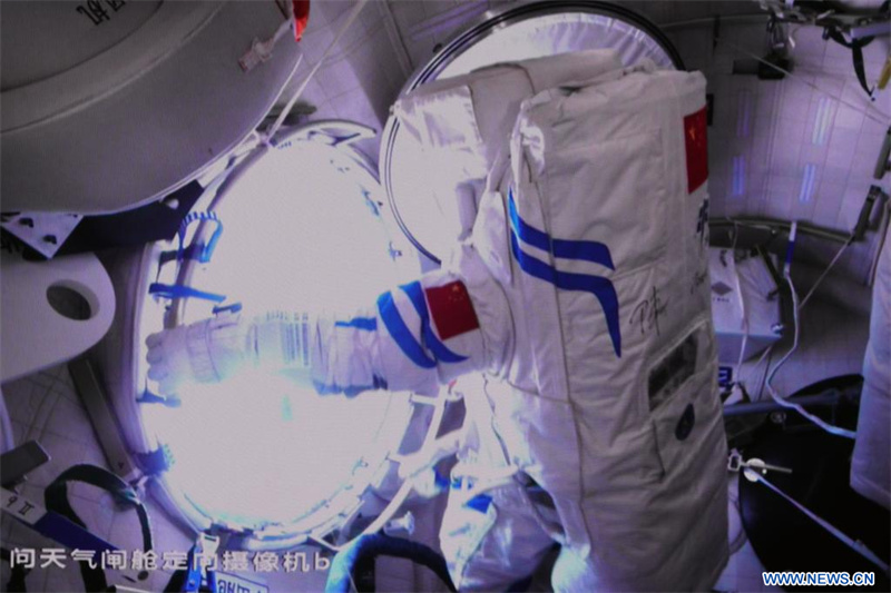 Les astronautes de Shenzhou-14 effectuent des activités extravéhiculaires