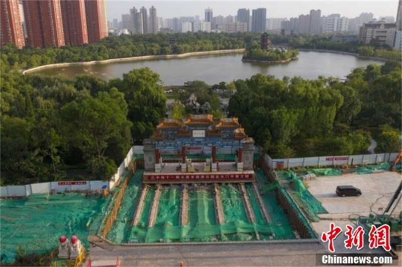 Taiyuan : la porte nord du Parc Yingze de 600 tonnes déplacée pour faire place au métro