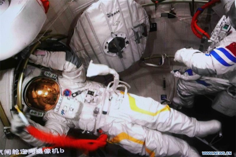 Les astronautes de Shenzhou-14 ont achevé leurs activités extravéhiculaires