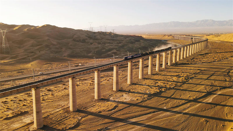 Dans le Gansu, un « train mystérieux » traverse des régions dépeuplées avec seulement une personne dans chaque wagon