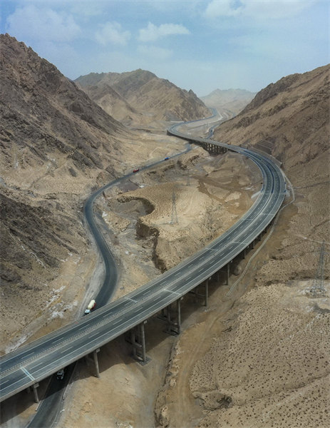 Le Xinjiang a construit 62 200 km de nouvelles routes en dix ans