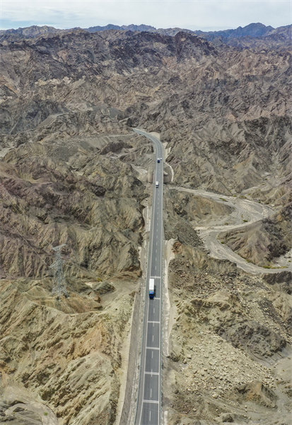 Le Xinjiang a construit 62 200 km de nouvelles routes en dix ans