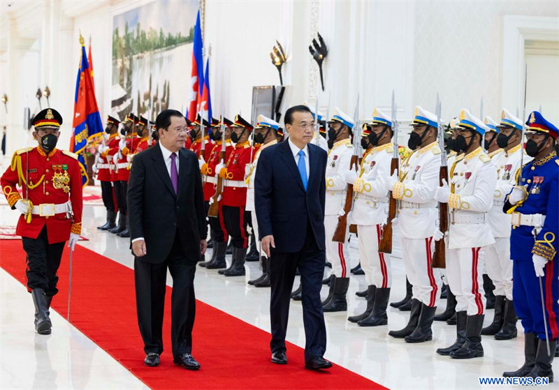 Le Premier ministre chinois discute du renforcement de la coopération bilatérale avec son homologue cambodgien