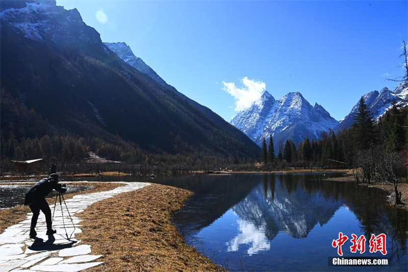 Le paysage pittoresque de la vallée de Shuangqiao du mont Siguniang, dans le Sichuan