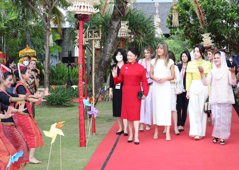 Peng Liyuan assiste à des événements avec les conjoints des dirigeants du G20