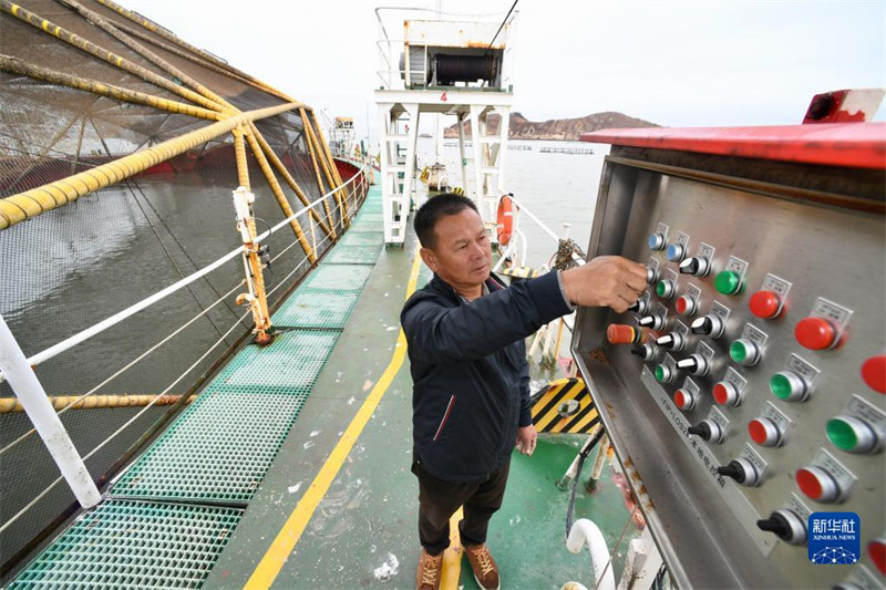 Fujian : les plateformes d'élevage en mer profonde et lointaine contribuent à moderniser et à revitaliser la pêche