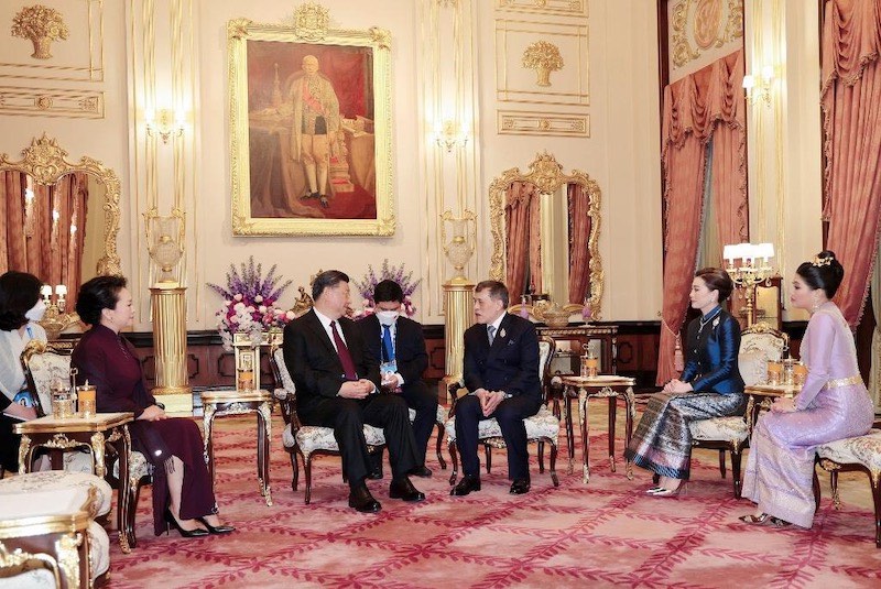 Xi Jinping et son épouse rencontrent le roi et la reine de Thaïlande