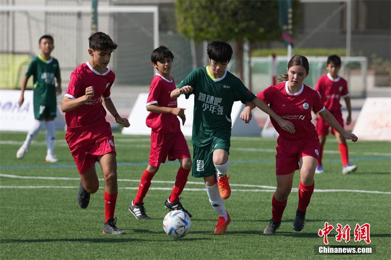 Un événement d'échange de football entre adolescents chinois et qatariens organisé à Doha