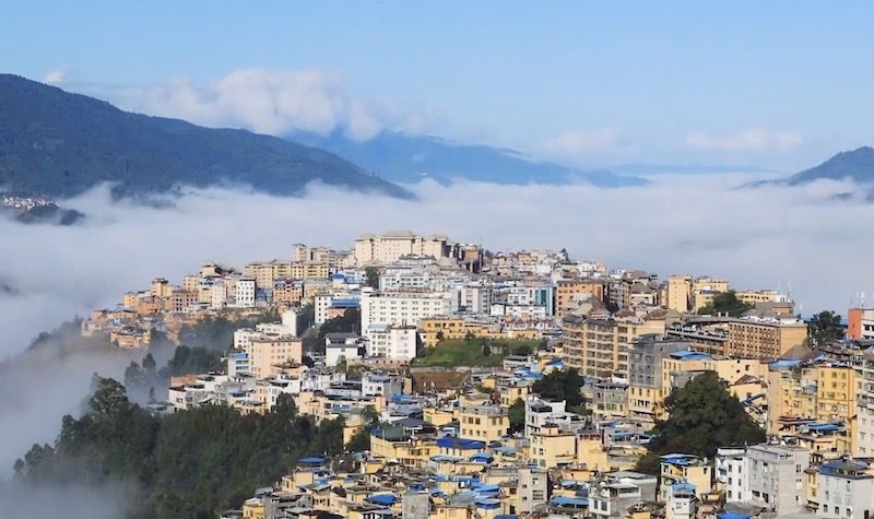 Yunnan : en visite dans le comté de Lüchun, une cité « construite » sur les nuages