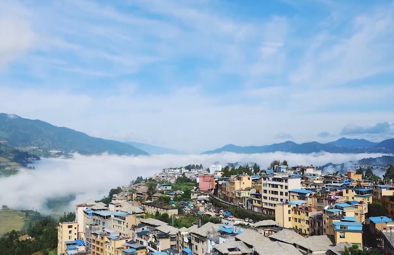 Yunnan : en visite dans le comté de Lüchun, une cité « construite » sur les nuages