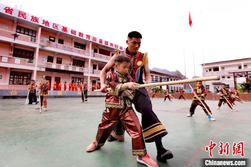 Guizhou : les arts martiaux entrent sur le campus pour renforcer le corps des élèves à Jianhe