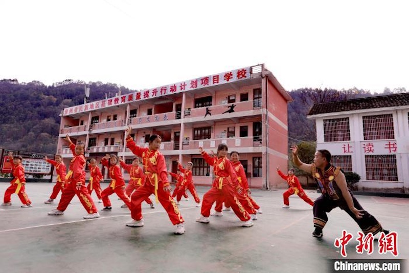 Guizhou : les arts martiaux entrent sur le campus pour renforcer le corps des élèves à Jianhe