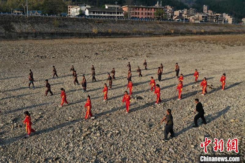 Guizhou : les arts martiaux entrent sur le campus pour renforcer le corps des élèves à Jianhe